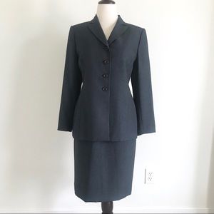 Le Suit Petite Skirt Suit in Navy